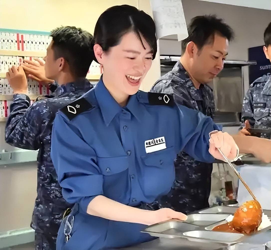 日本女兵入伍体检要求奇葩很多女兵表示接受不了！
